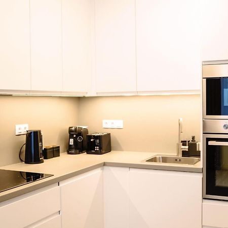 Tran Chien Apartment With Free Private Parking プラハ エクステリア 写真