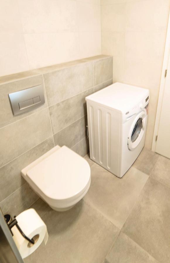 Tran Chien Apartment With Free Private Parking プラハ エクステリア 写真